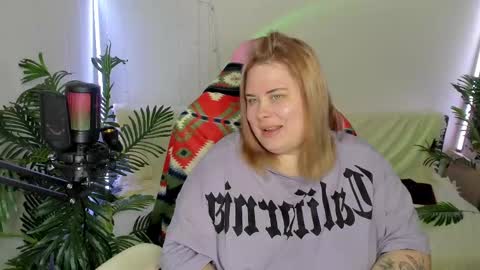 lina_linx online show from February 10, 2025, 8:31 pm