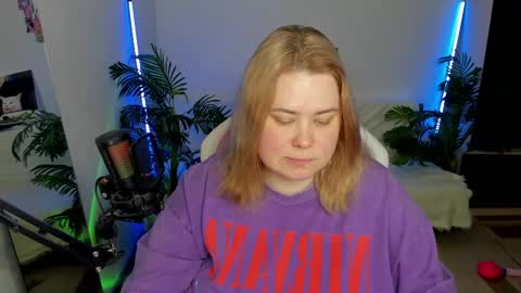 lina_linx online show from February 19, 2025, 7:16 pm