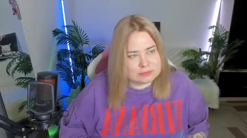 lina_linx online show from February 24, 2025, 6:47 pm