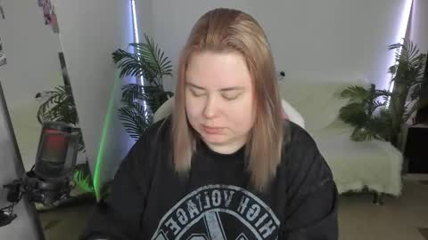 lina_linx online show from March 1, 2025, 5:49 pm
