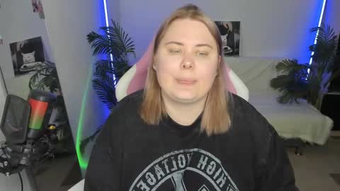 lina_linx online show from March 4, 2025, 6:50 pm