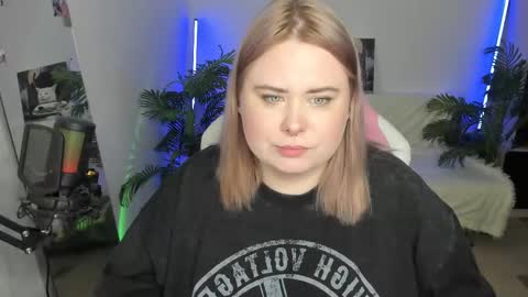lina_linx online show from March 6, 2025, 11:31 pm