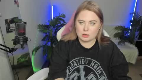 lina_linx online show from March 7, 2025, 2:36 am