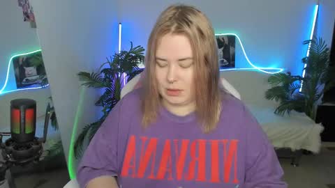 lina_linx online show from March 8, 2025, 7:20 pm