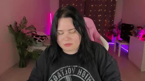 lina_linx online show from September 8, 2025, 5:34 pm
