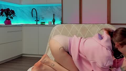 Snapshot of lina_n_kitty chatting on December 4, 2024, 12:14 pm Lina - online show from December 4, 2024, 12:14 pm