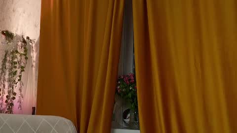 Snapshot of lina_n_kitty chatting on February 10, 2025, 5:09 pm Lina - online show from February 10, 2025, 5:09 pm