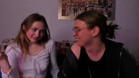 Snapshot of lina_nik chatting on October 17, 2025, 7:38 pm lina_nik online show from October 17, 2025, 7:38 pm