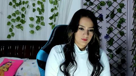 paola online show from February 21, 2025, 11:21 pm