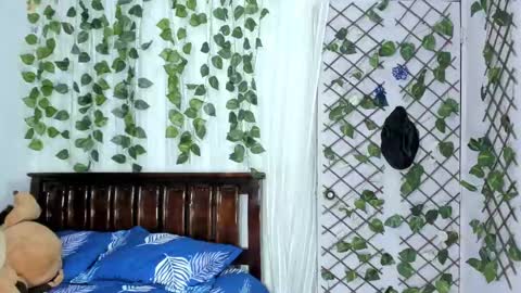 Snapshot of lina_paola chatting on September 17, 2025, 11:50 pm paola online show from September 17, 2025, 11:50 pm