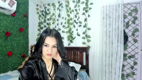Snapshot of lina_paola chatting on October 5, 2025, 2:10 am paola online show from October 5, 2025, 2:10 am