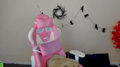 LINA online show from November 10, 2025, 1:04 am