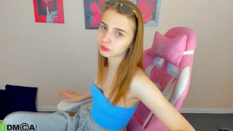 LINA online show from November 29, 2025, 1:19 am