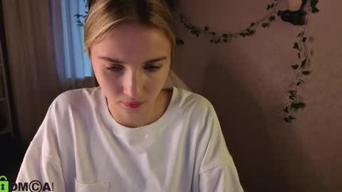 LINA online show from April 24, 2026, 1:19 am