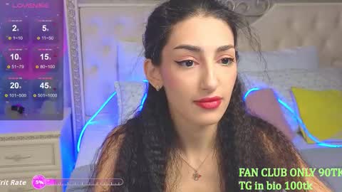 Lina Robbins  online show from October 7, 2025, 4:20 am