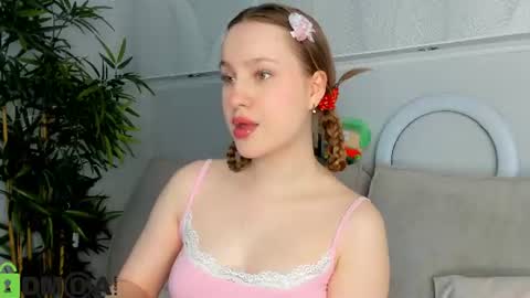 Lina online show from June 19, 2026, 1:21 am