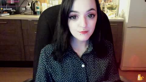 Lina 3  1715622743 online show from December 31, 2024, 6:57 pm