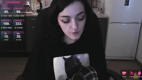 Lina 3  1715622743 online show from November 17, 2025, 7:47 am