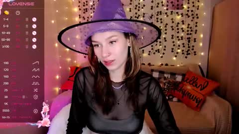 Lina online show from October 28, 2025, 9:24 am