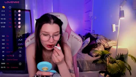 Lina online show from June 6, 2026, 2:27 am