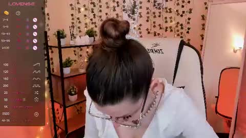 Lina online show from June 19, 2026, 2:27 am
