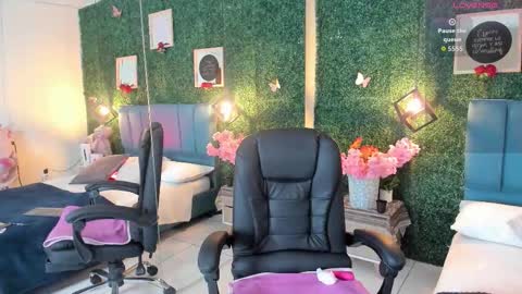 Snapshot of linagh chatting on September 15, 2025, 12:38 pm Lina  online show from September 15, 2025, 12:38 pm