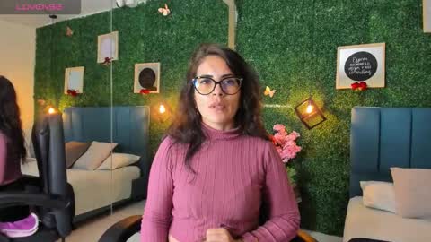 Snapshot of linagh chatting on October 11, 2025, 11:53 am Lina  online show from October 11, 2025, 11:53 am