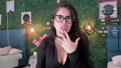 Snapshot of linagh chatting on October 18, 2025, 11:44 am Lina  online show from October 18, 2025, 11:44 am