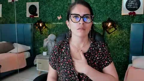 Snapshot of linagh chatting on October 22, 2025, 11:32 am Lina  online show from October 22, 2025, 11:32 am