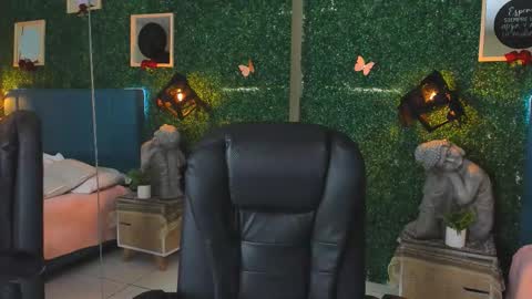 Snapshot of linagh chatting on October 25, 2025, 2:46 pm Lina  online show from October 25, 2025, 2:46 pm