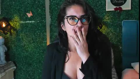 Snapshot of linagh chatting on October 28, 2025, 12:19 pm Lina  online show from October 28, 2025, 12:19 pm