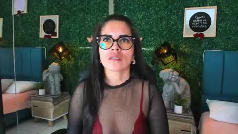 Snapshot of linagh chatting on October 29, 2025, 11:45 am Lina  online show from October 29, 2025, 11:45 am