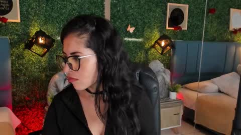 Lina  online show from December 16, 2025, 11:59 am