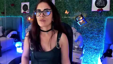 Lina  online show from April 30, 2026, 11:27 am