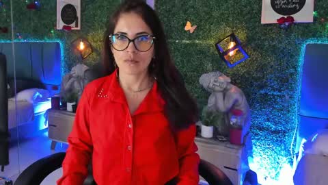 Lina  online show from May 11, 2026, 11:27 am