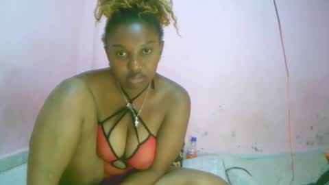 linah1123 online show from October 14, 2025, 11:44 am