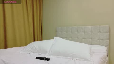 Anna online show from November 19, 2025, 2:33 am