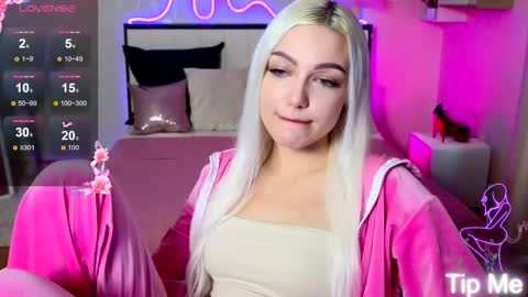 Snapshot of linalirian chatting on October 11, 2025, 2:04 pm I am Lina online show from October 11, 2025, 2:04 pm