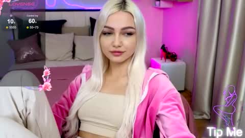 Snapshot of linalirian chatting on October 15, 2025, 7:41 am I am Lina online show from October 15, 2025, 7:41 am