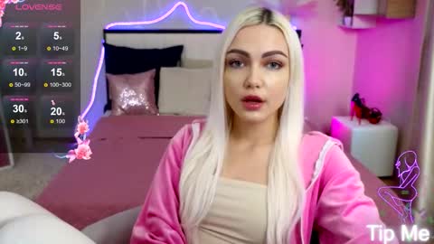 Snapshot of linalirian chatting on October 19, 2025, 1:45 pm I am Lina online show from October 19, 2025, 1:45 pm