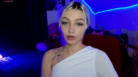 I am Lina online show from November 30, 2025, 1:48 pm