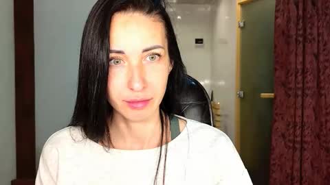 LinaLivee online show from November 22, 2025, 7:46 pm