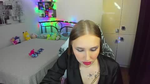 Lina online show from May 8, 2026, 9:42 pm