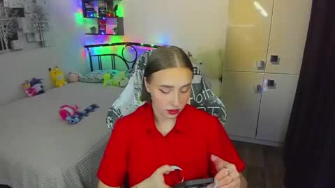 Lina online show from May 12, 2026, 9:01 pm
