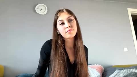 Elin online show from September 15, 2025, 1:22 pm