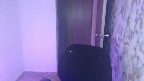 Snapshot of lincy_honeyy chatting on April 3, 2026, 4:05 pm lincy_honeyy online show from April 3, 2026, 4:05 pm