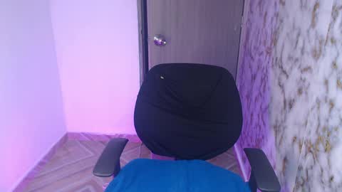 Snapshot of lincy_honeyy chatting on April 4, 2026, 4:44 am lincy_honeyy online show from April 4, 2026, 4:44 am