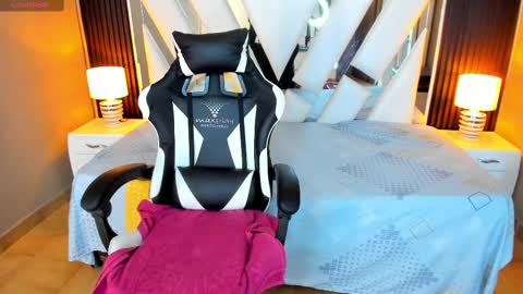 Snapshot of linda4petite chatting on September 23, 2025, 6:22 pm Linda online show from September 23, 2025, 6:22 pm