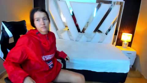 Snapshot of linda4petite chatting on October 12, 2025, 12:59 pm Linda online show from October 12, 2025, 12:59 pm