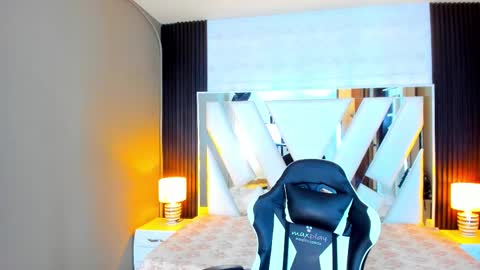 Snapshot of linda4petite chatting on October 18, 2025, 6:41 pm Linda online show from October 18, 2025, 6:41 pm